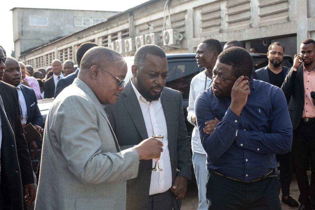 Page rose : Devoir d’amitié , Félix Momat souhaite un heureux anniversaire à Zoé Kabila Mwanzambala.