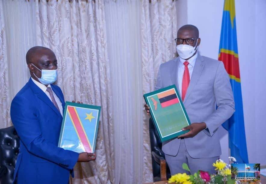 Diplomatie : Clôture de la réunion mixte Luapula–Haut-Katanga par la signature d’un protocole.