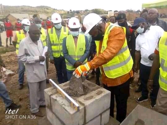 Likasi/Stadium Omnisports Jacques Kyabula Katwe: Le maire de la ville pose la 1ère pierre à Shituru.