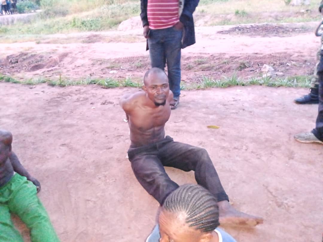 Tanganyika/KONGOLO: Cinq présumés bandits arrêtés pour activité de mutilation d’organes génitaux.