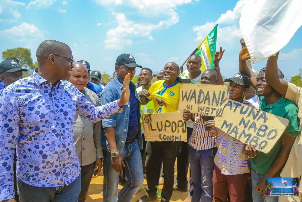 Haut-Katanga : Jacques Kyabula en Inspection des travaux de rénovation de la route Lonshi