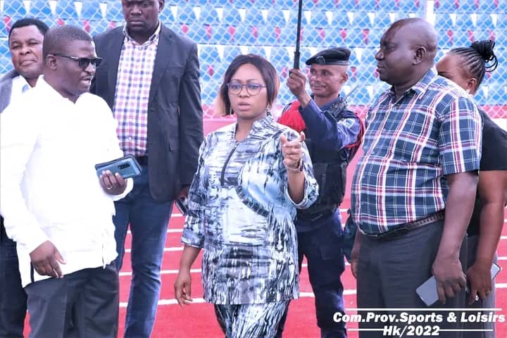 Haut-Katanga : la commissaire aux sports Pauline Igwabi en visite d’inspection au Complexe Omnisports Frédéric Kibassa Maliba
