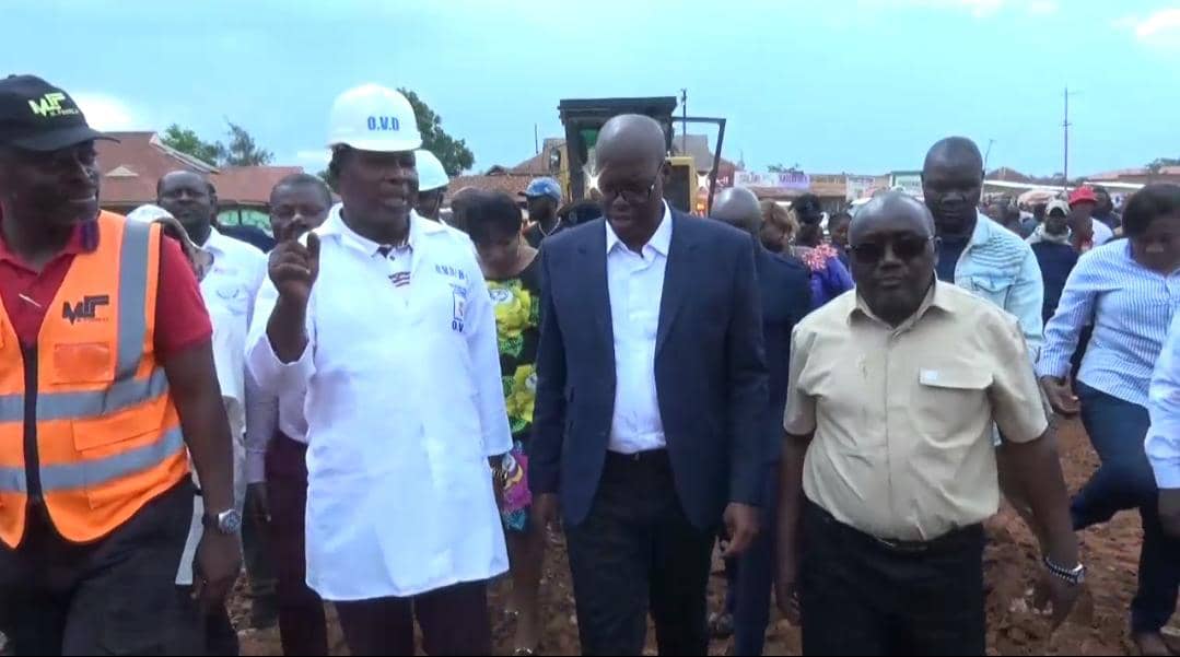 Haut-Katanga : le gouverneur Kyabula inspecte les travaux sur les routes Kamasaka et Kilobelobe