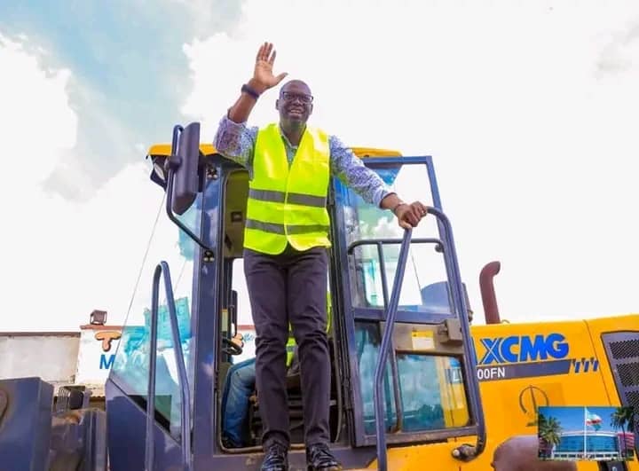 Haut-Katanga : lancement par le gouverneur de province du titanesque projet “150 Kms de route asphaltée”