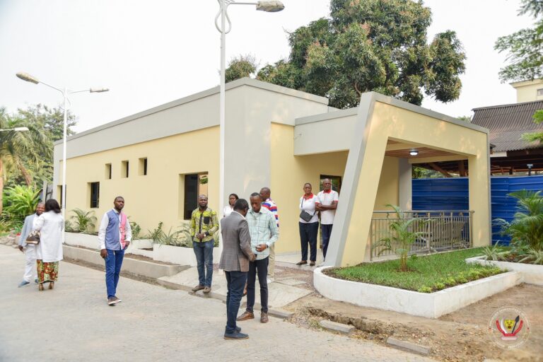 Kinshasa : l’Immeuble du Gouvernement doté d’une unité médicale d’urgence