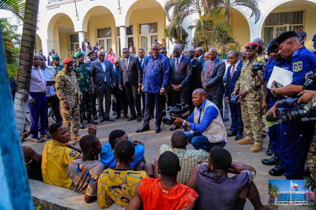 Lubumbashi : plusieurs malfrats aux arrêts présentés au Vice-premier ministre de l’intérieur