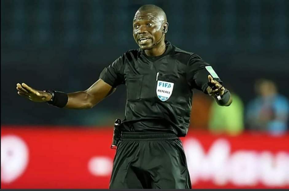 Football : l’arbitre congolais Jean-Jacques Ndala parmi les 68 officiels présélectionnés pour la CAN Côte d’Ivoire