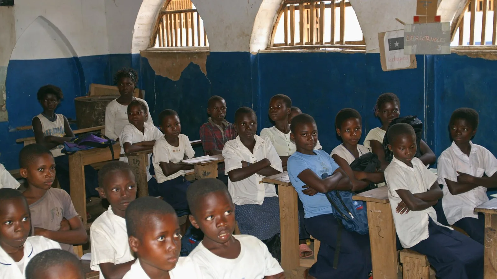 Rentrée à Kinshasa : quand les écoles vendent aussi uniformes et fournitures