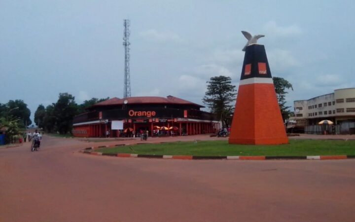 Mbandaka : les travaux d’éclairage des avenues Bangala et Mukamba placés sous surveillance
