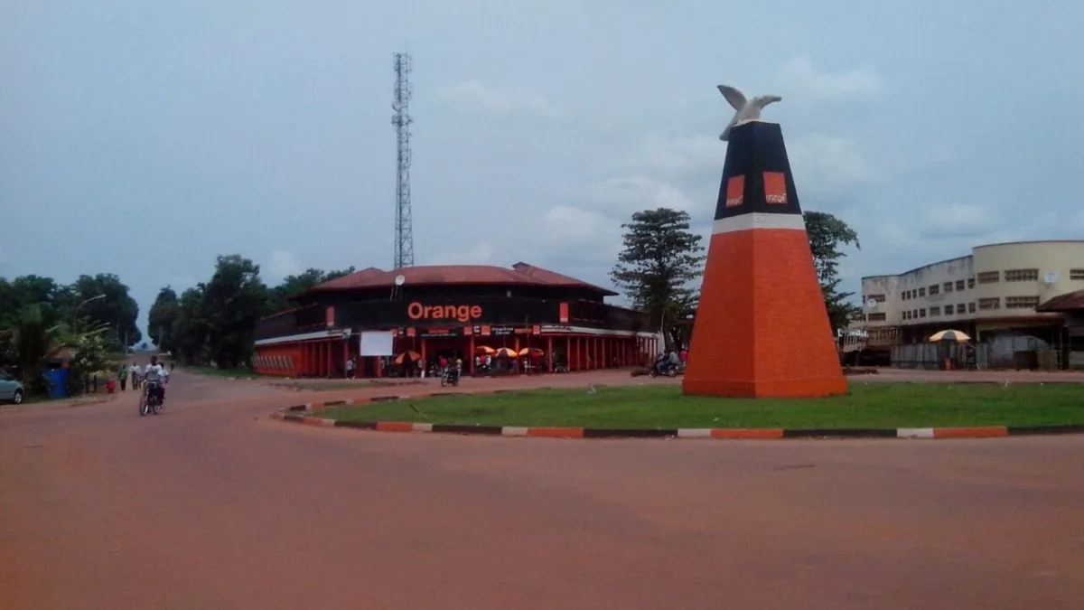 Mbandaka : les travaux d’éclairage des avenues Bangala et Mukamba placés sous surveillance