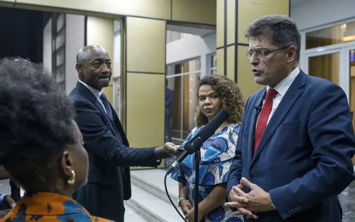 RDC : le suivi sécuritaire domine une journée gouvernementale entre Doha, Bangui et Ebola