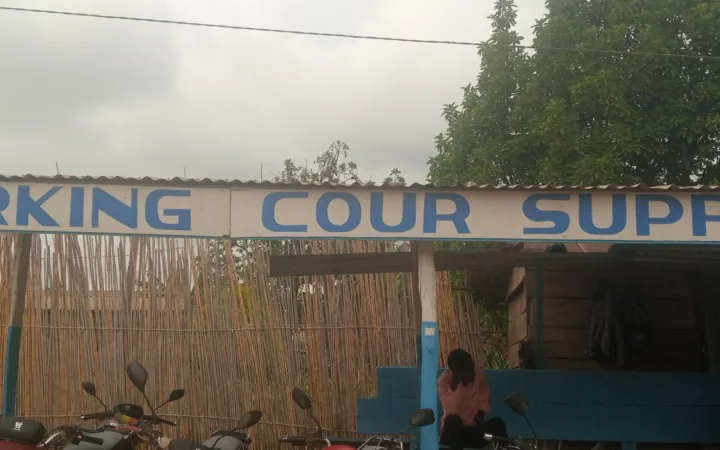 Kananga : l’essence atteint 5 000 FC et une course moto double sur un axe