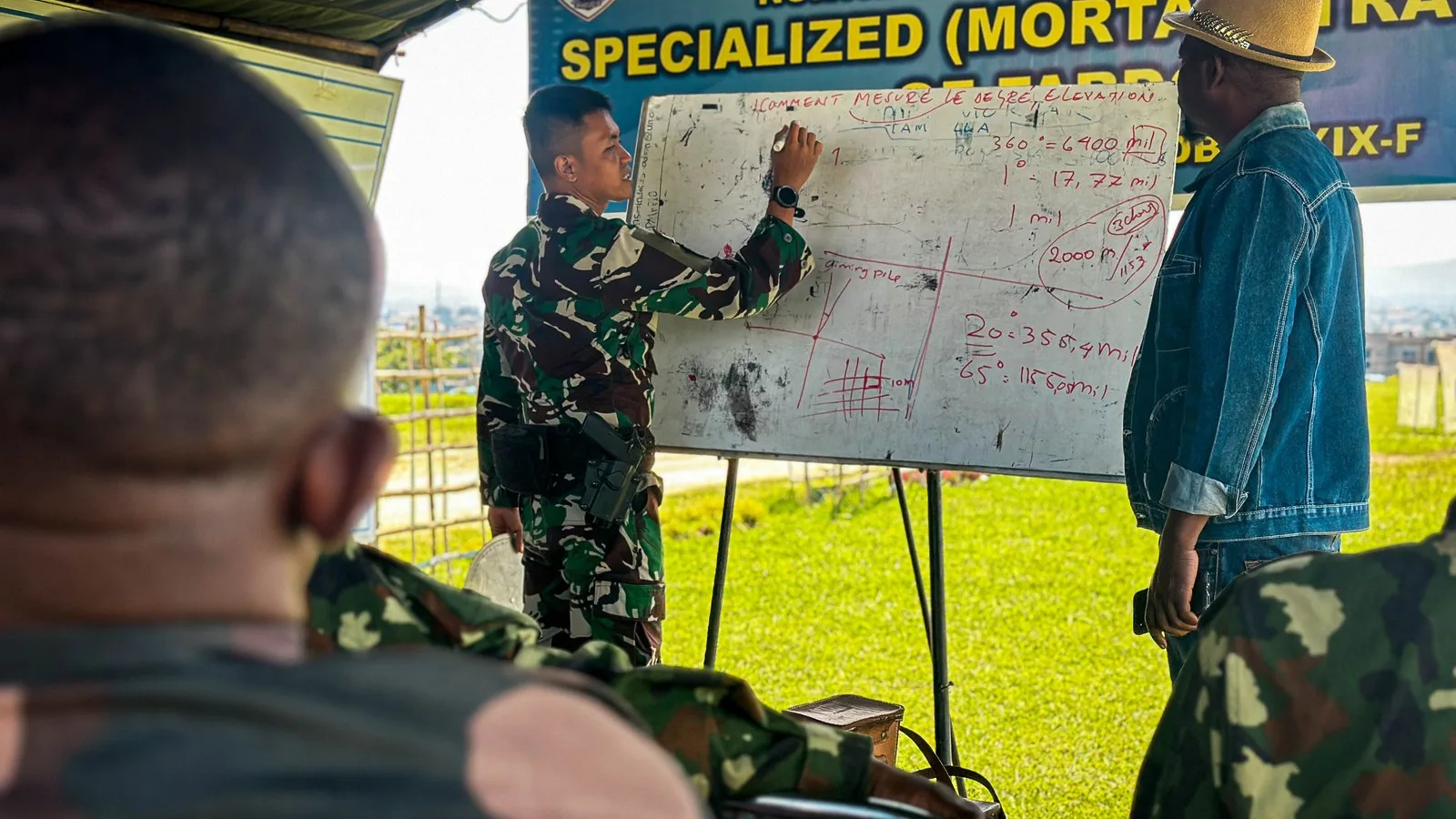 Des militaires congolais suivent une formation technique à Bunia en 2025.